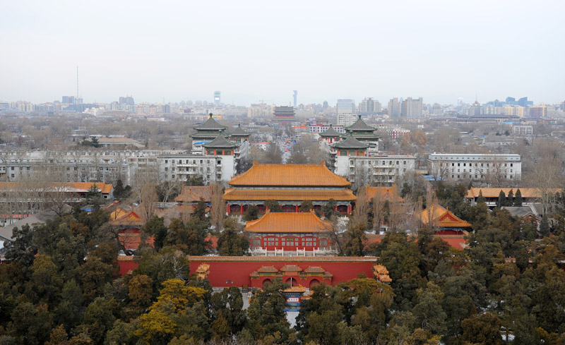 　景山回望鼓樓。