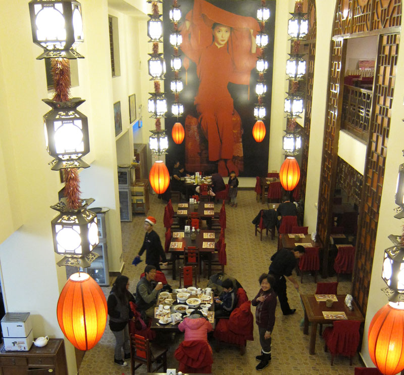 　午餐在頣和園後門出口的西北風味餐廳，一餐就把以後幾日吃肉的慾望都給滿足了。