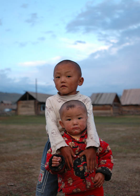 　蒙古族圖瓦人的小朋友。<br /><br />　今天最開心的事是可以很親切很自然地和當地小朋友交談及拍照。