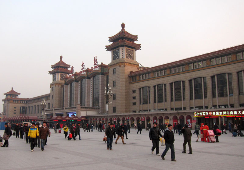 　一直以為去哈爾濱的火車是在西客站出發，昨晚睡前上網查一查才知是在北京站，由於火車官網並沒有說明哪個站上車，只在網海中撈到在北京站上車，今天還是早些到北京站拿票安心些，要不該可以在798呆多一會兒。