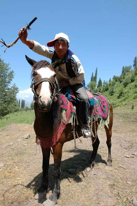 　那拉提的馬伕，馬伕多是一些哈薩克青年及少年，看來他又挺喜歡拍照，還問我們日後能否寄照片給他們，我當然樂意啦，難得有人欣賞。