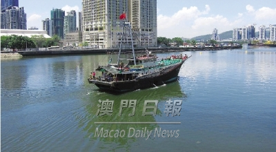 漁船載市民出海遊覽