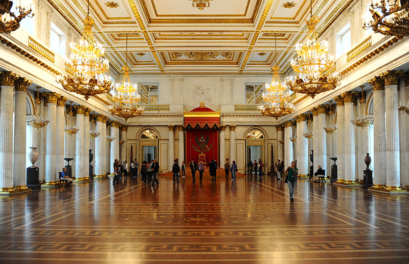 　聖喬治大廳（St George's Hall）或大王座廳（Great Throne Room），這裡既然是沙皇王座的所在處，自然是各種重要典禮儀式的舉行地。