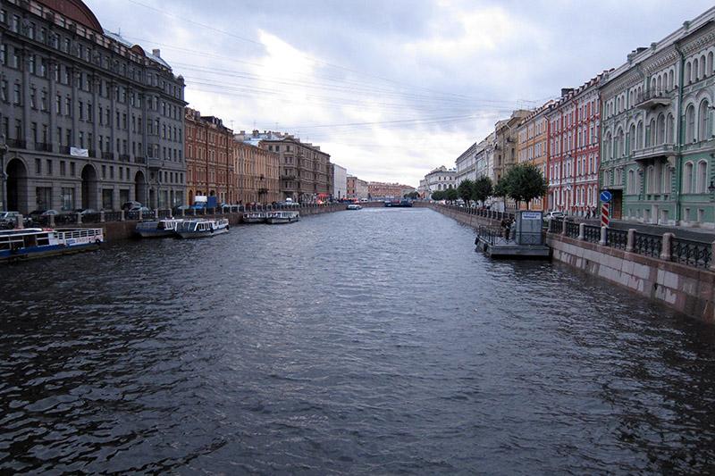 　河渠縱橫的聖彼德堡市，素有“北方威尼斯”之稱。