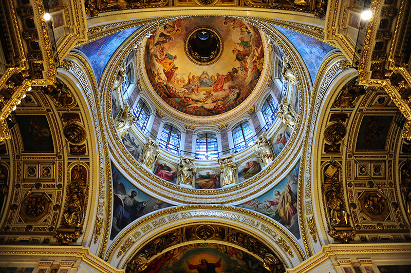 　中央圓頂下的《玉座上的聖母瑪利亞》最值得一觀。