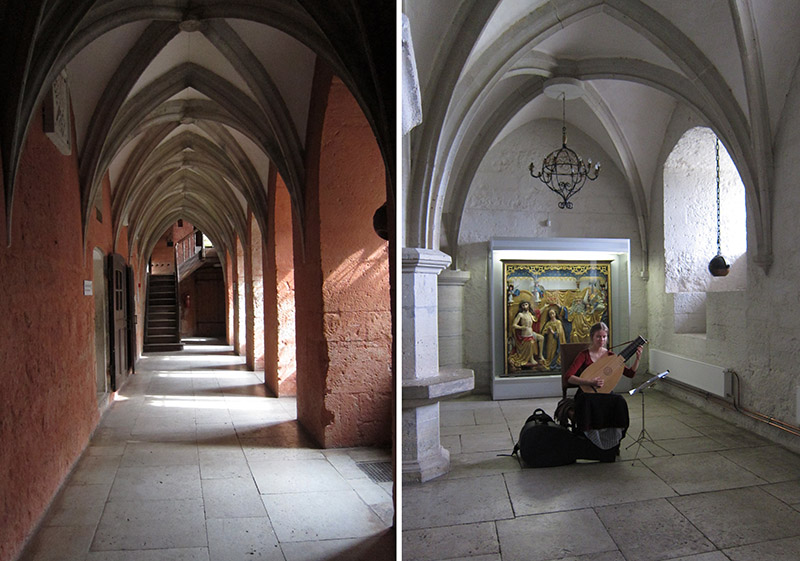 　走廊及教堂內觀，即使空間有限及珍貴，但卻留最大的空間做教堂。<br /><br />　教堂有人在彈琴，琴聲好似是在為古堡細訴歷史。