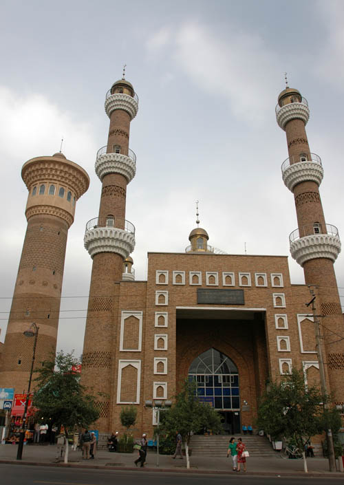 　這座清真寺有令“國際大巴紮”畫龍點睛的作用。