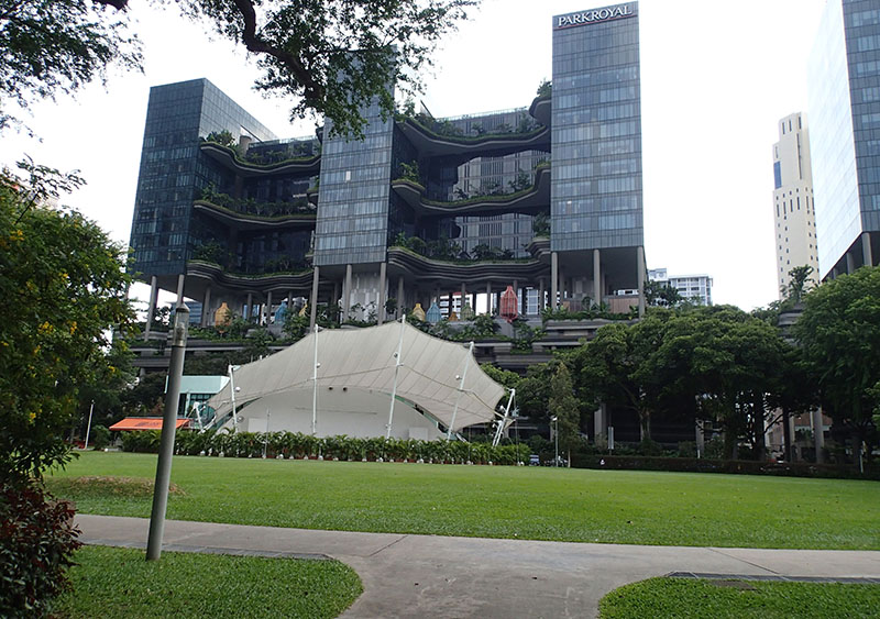 　旅館在克拉碼頭地鐵站附近，一出地鐵站口就能感受到新加坡的綠化。
