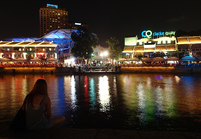 　克拉碼頭位於新加坡河畔，這裏曾今是用來卸貨的一個小碼頭，經過開發後這個碼頭已經今非昔比了，這裏成為了新加坡市區最新的一個娛樂場所。