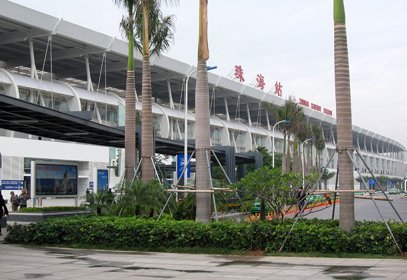 　首次坐廣珠城軌上廣州。<br /><br />　10：45到車站，11：00的車還在驗票，但已不賣票，要買11：25的車，白等40分鐘。