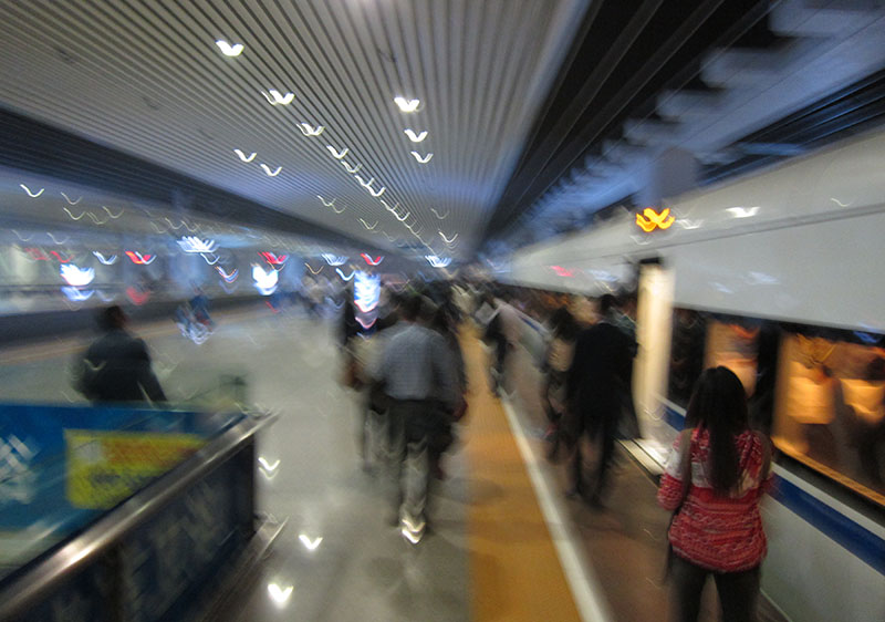 　但21：00由黃沙出發，21：45才到廣州南到，只能買最後一班車22：35，到站時間是23：49。由車站到關口起碼都要5分鐘路程，還不知列車會不會遲小小到或邊驗提早落閘，回程全程真是有得震無得訓。