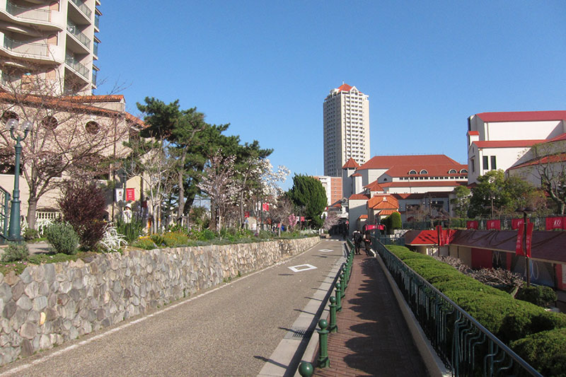 　手塚治蟲紀念館位於寶塚，離大阪市中心約廿分鐘車程，看來這地方是一個宜居地方。