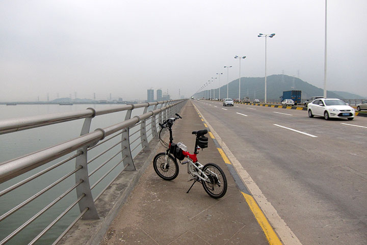 　首經珠海大橋。<br /><br />　珠海大橋剛好在中途，只要過了珠海大橋，無論去或返，都表示目標不遠了。