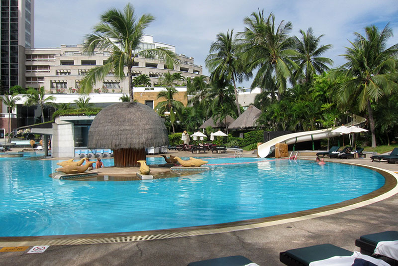　趁離開前再享受一下酒店的泳池。