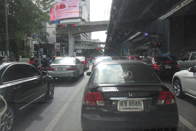 　下午四點來到曼谷，可能不是繁忙時間，只是小塞了一會兒，約三個半小時車程來到市中心的酒店。
