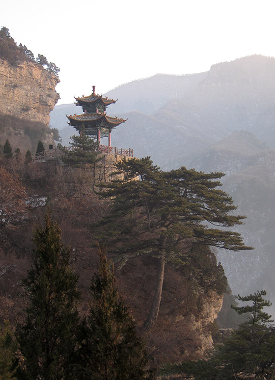 　其實我對行山、看寺廟興趣麻麻，但清清靜靜地在山上呼吸一下新鮮空氣，總比在山下吸霧霾強。