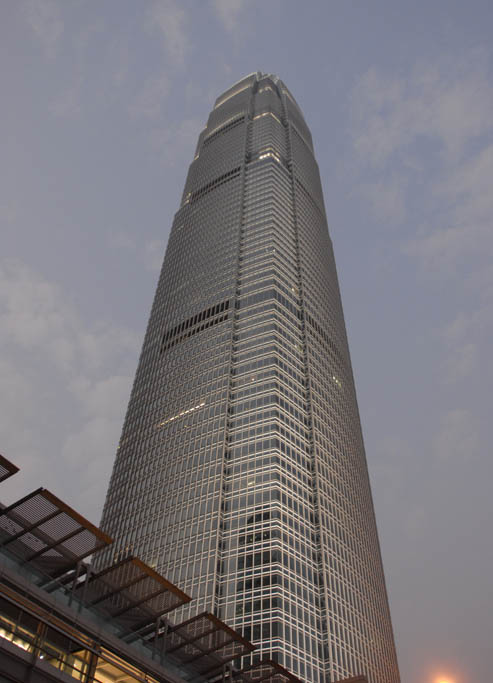 　國際金融中心：香港第一高，世界第三高。