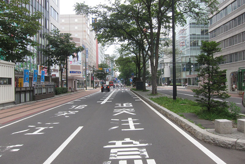 　札幌是北海道的行政中樞和最大都市，不過街上沒什麼行人的?