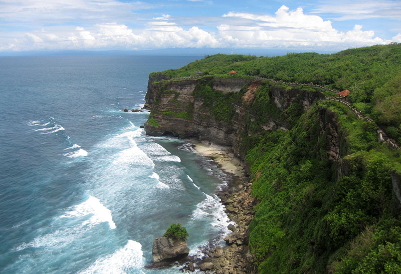 　懸崖邊建有一條步行道，專供遊客欣賞斷崖壯麗的的景色。