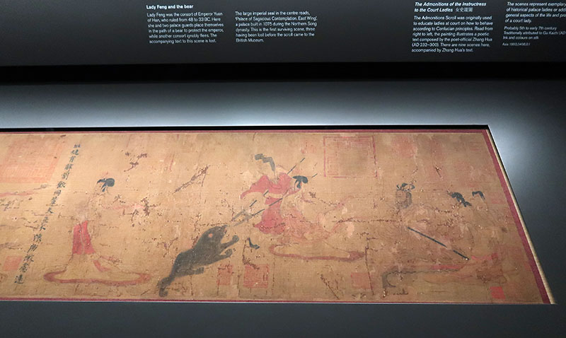 　《女史箴圖》，後查是一珍品，據說是世界上最著名的中國書畫作品之一，最後成為了乾隆皇帝的收藏。1900年八國聯軍侵入北京，《女史箴圖》被英軍從清宮劫去。
