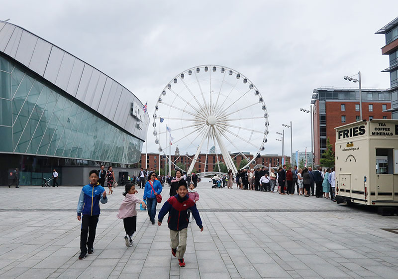 　一出停車場就是很現代的利物浦回聲劇院（Echo Arena Liverpool）和BT會議中心。
