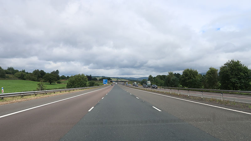 　彭里斯離愛丁堡約二百公里，前半程走高速公路，基本上都以當地最高時速115km/h巡航了。