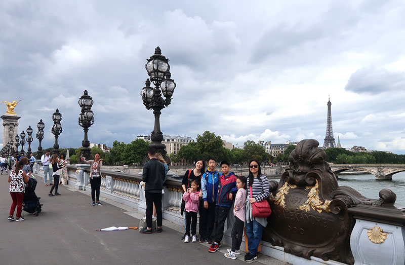 　亞歷山大三世橋普遍認為是巴黎最華麗的橋樑。原來是俄國沙皇尼古拉二世贈送的，以他父親亞歷山大三世的名字命名的。