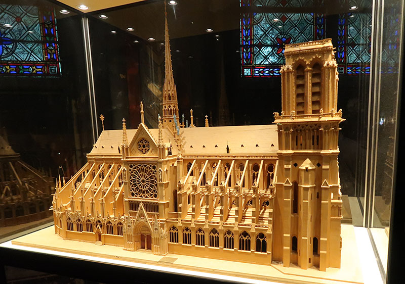 　巴黎聖母院模型。