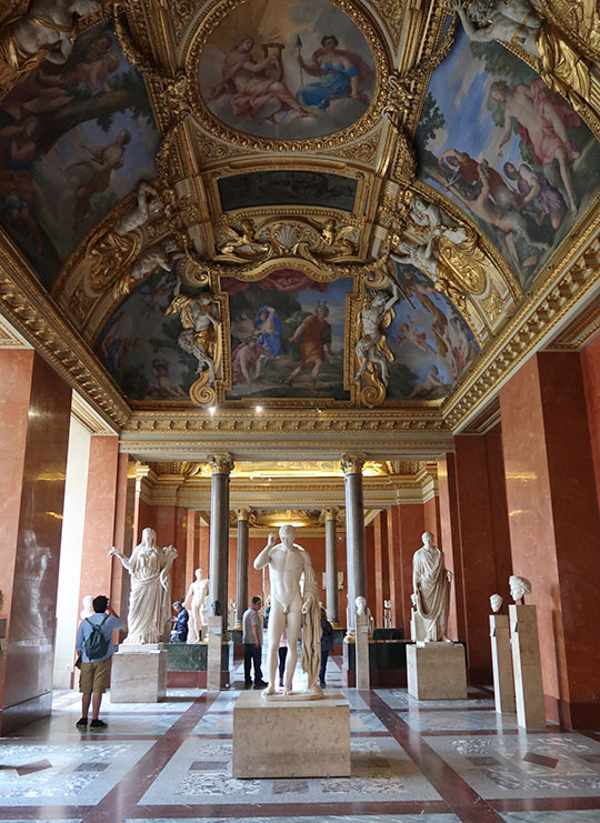 　作為舊王宮，羅浮宮本身內外也是值得參觀欣賞。