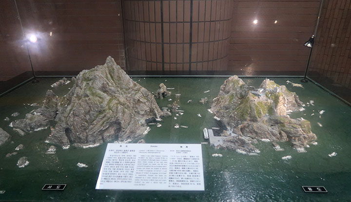 　地鐵也有獨島模型展示。