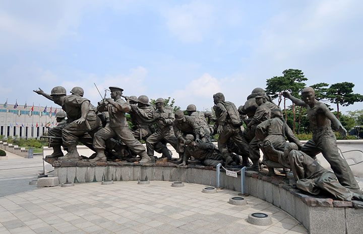 　從南韓的角度看，韓戰是保衛戰，因為是北韓首先越過三八線。