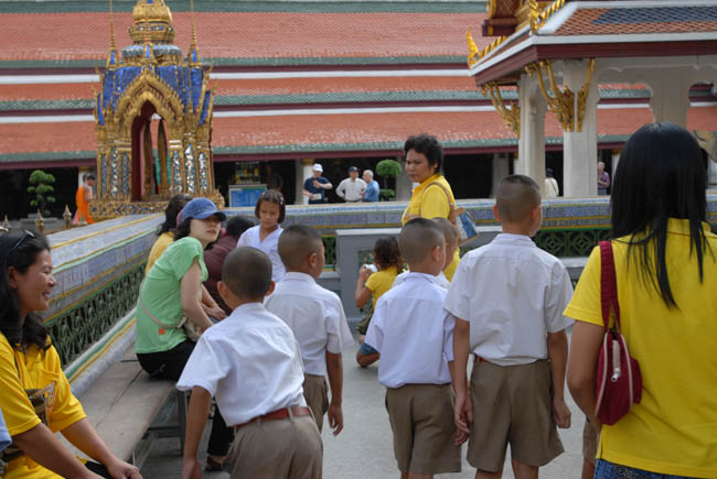 不要以為澳門的學校對學生的儀容要求高，看看泰國的學生．
<br />
<br />大Ｂ又會有新髮型了．