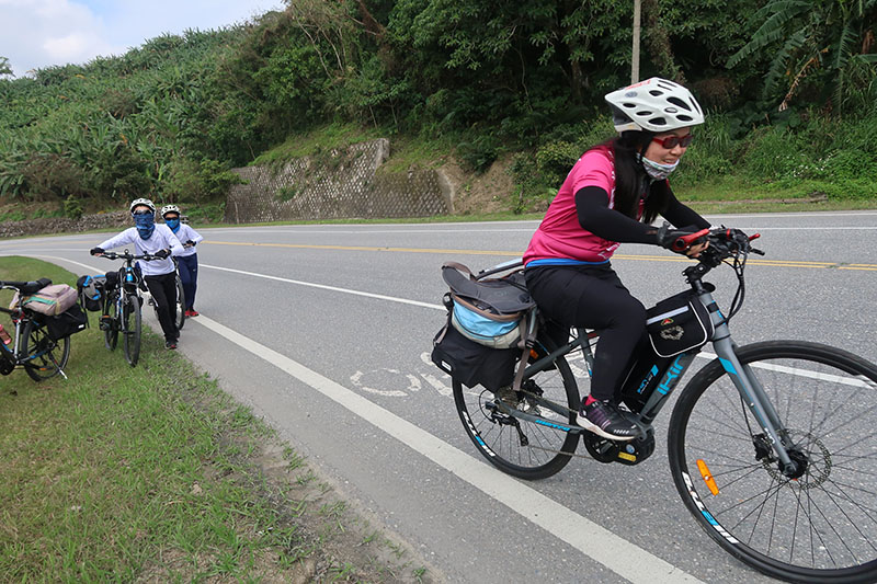 　笨忍還記得當年在相同位置也在推車。<br /><br />　媽媽真利害，但媽媽架車好似有些特別…