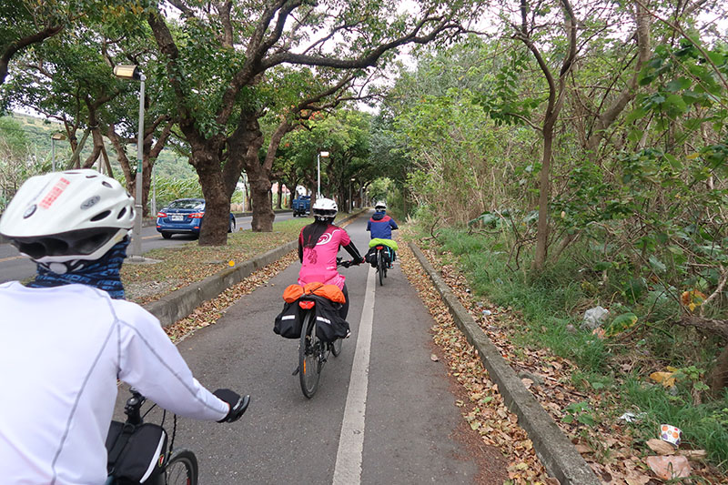 　進入市區前的綠色通道。<br /><br />　上次環台也只是在市區南面過一過路，這次由北面入台東市，經一經市區，對台東市也多一些印象了。