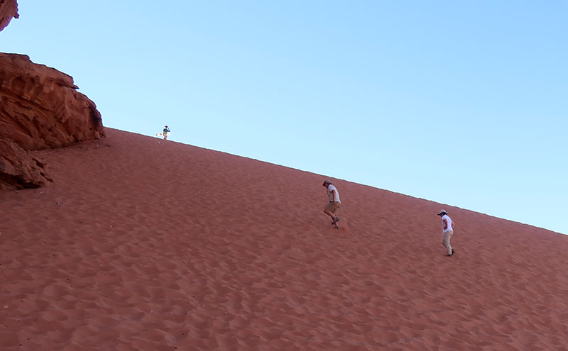 　第二點是Sand Dunes沙丘，有興趣可免費借滑沙板滑沙。