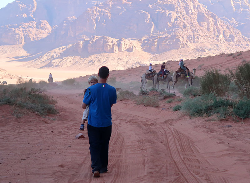 　只有我們及一家美國人今早離開，美國人先騎駱駝回程。