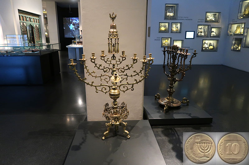 　猶太藝術館，最多是光明節燈台(Hunukkah)，特點是有7或9個燈座，記念神幫助他們打萬希臘士兵、奪回聖殿。<br /><br />　這燈符號可能也是猶太人的象徵，街上有些地方偶見有，一毫硬幣上也有。