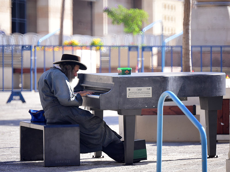 　The world’s first concrete piano.