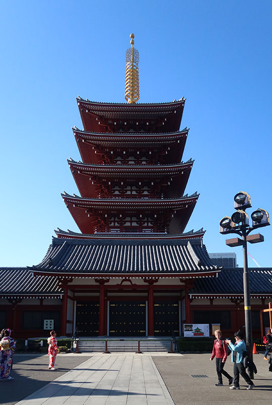 　日本寺院建築與中國差不多，五重塔則較有日本特色，據說是受唐代風格影響。