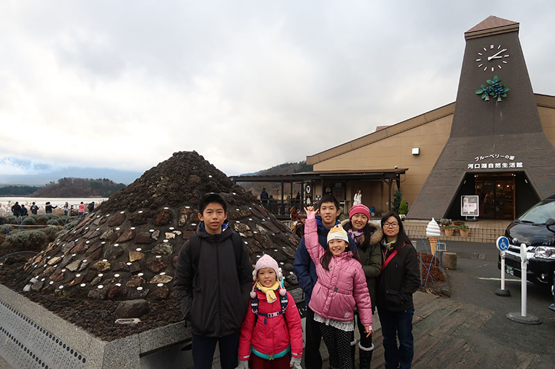 　最後一站來到河口湖生活館，其實是兩三間記念品商店，多數記念品主題當然是富士山，很有特色及吸引力。
