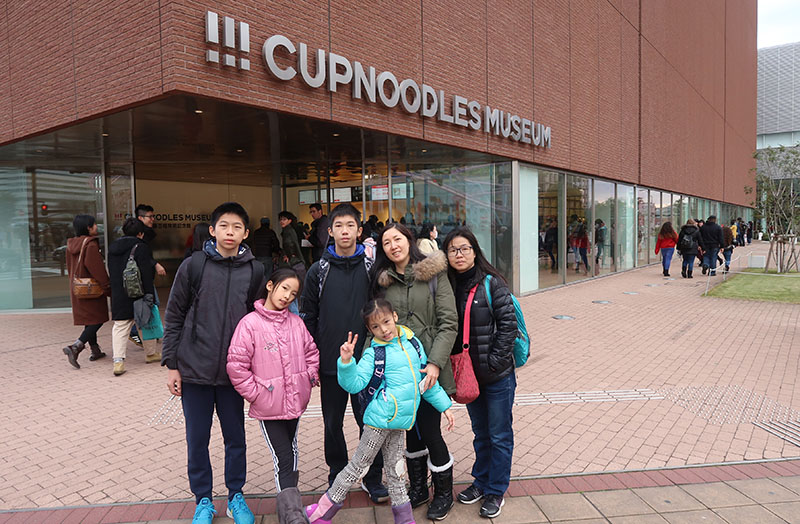 　在東京呆半天又離開東京了，下午三點來到橫濱的杯麵博物館。<br />　<br />　門票500円，高中生以下 (含高中生) 入館免費。