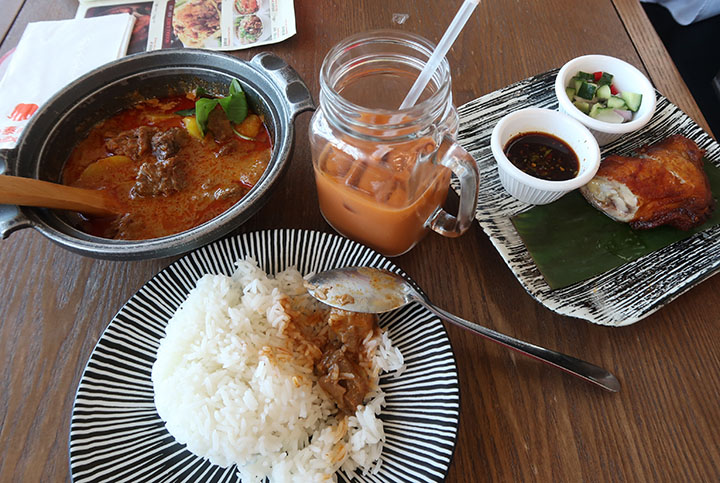 　回程在北京機場試一下泰國咖喱牛肉飯，泰餐很少令人失望。