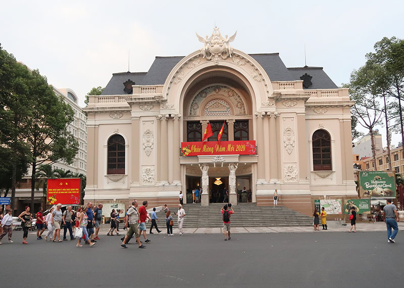 　胡志明市大劇院，這座劇院由法國人修建，於1898年動工，1900年落成。