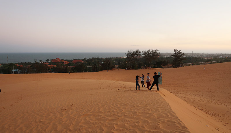 　在離海邊不遠居然有這似沙漠的沙丘，有些特別。