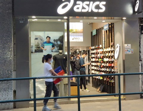 　ASICS專門店，這期很多鞋都很漂亮，多數都有七折。