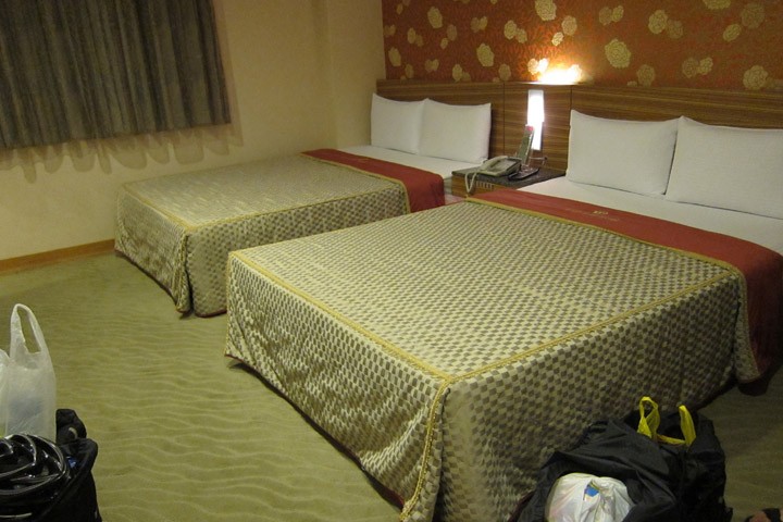 　此途最貴的住宿。<br /><br />　在台灣，一張大床是2人房，很少雙人房是2張細床的，這樣兩張大床便是4人房了。