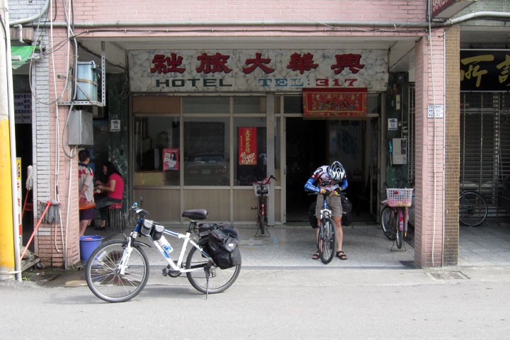 　吃完早餐到出發，已是上午八時四十五分了，比昨天進步了十五分鐘。