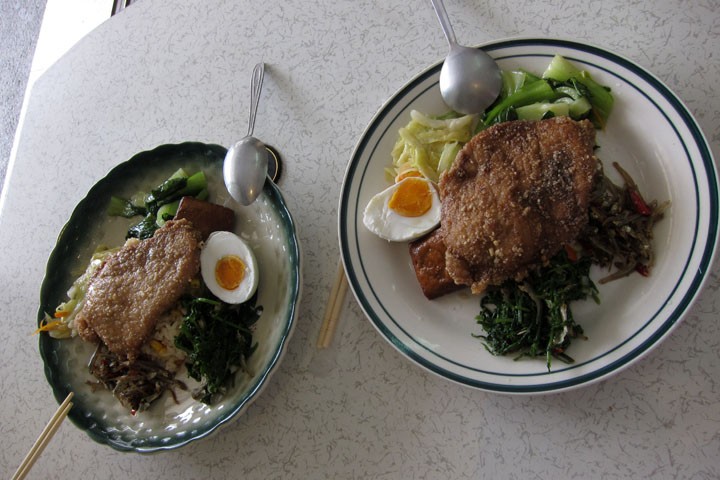 　先來一個飯先。<br /><br />　早知該吃多一點。