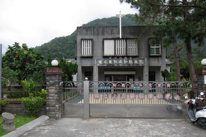 　沿途觀察，東岸的台灣人民該有不少多信奉天主教及基督的。
