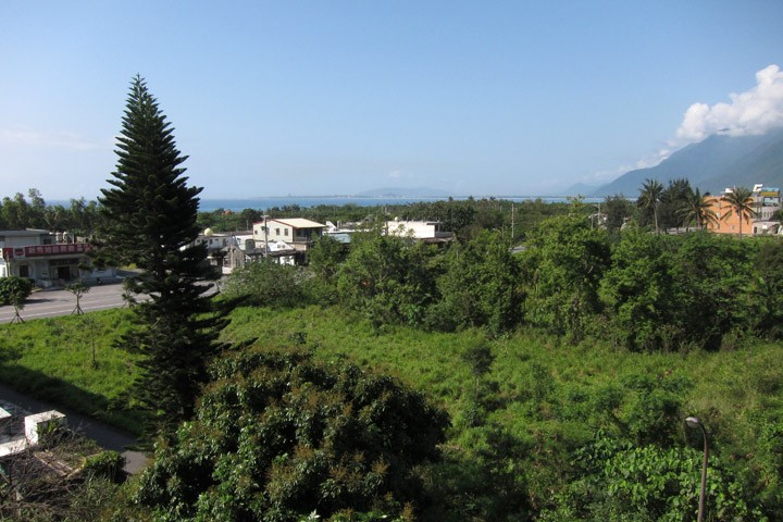 　廟前的景色，原來這里都很近海，在路面看不到。